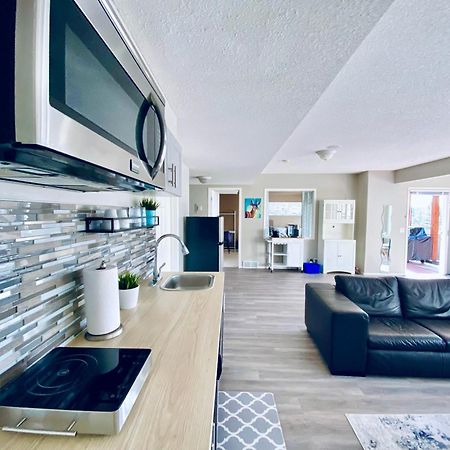 Private, Spacious, & Bright Home YYC Exterior foto